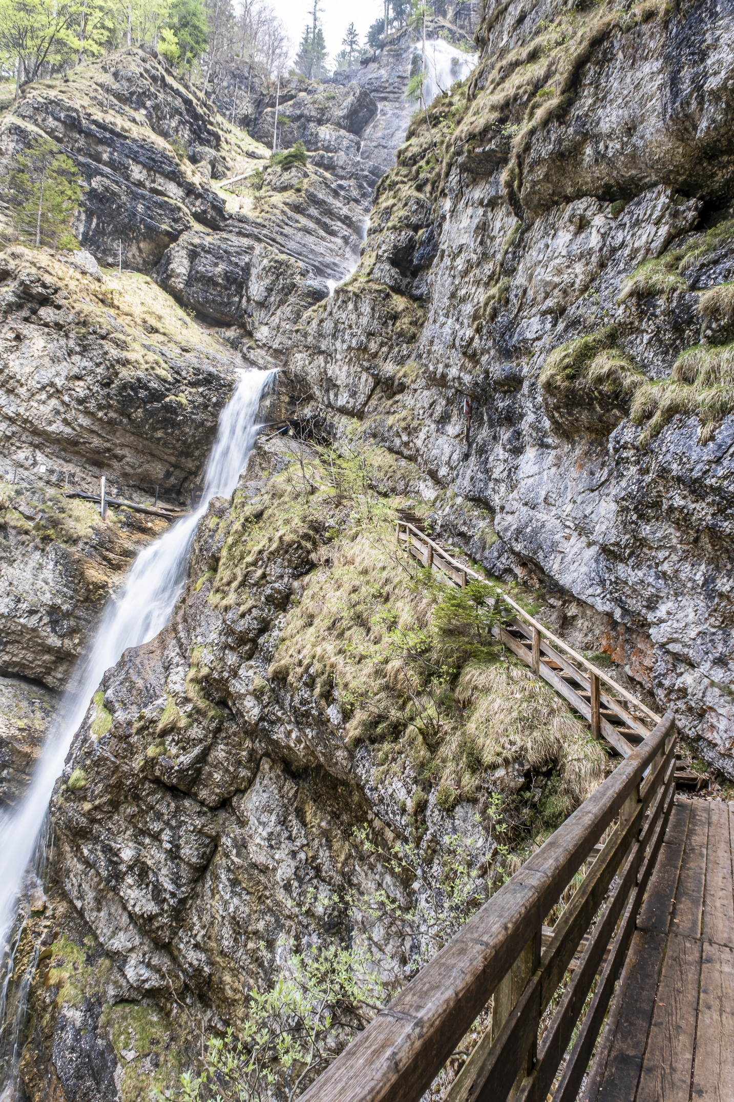 Wasserfall am Wanderweg zum Staubfall im Heutal