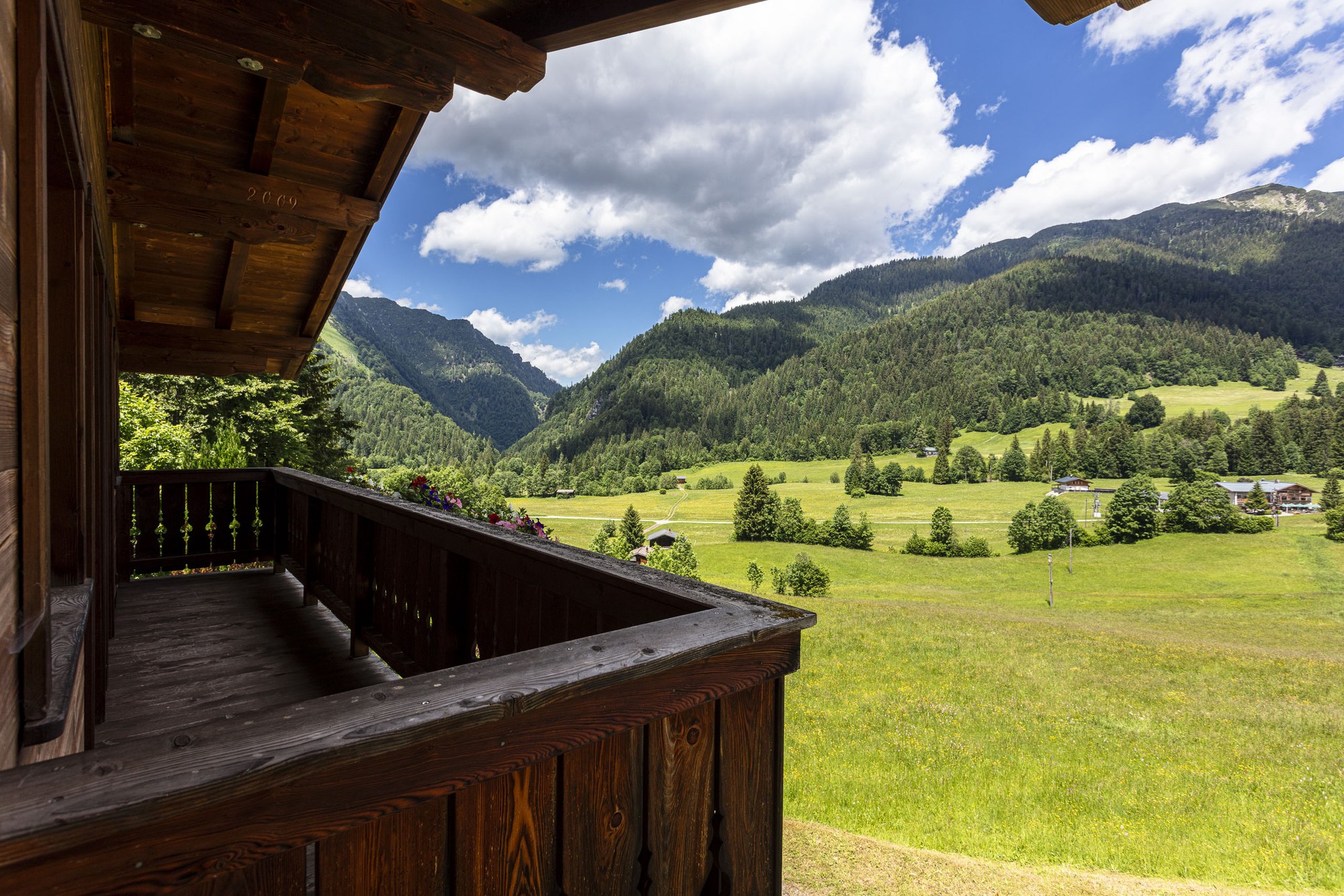 Chalet Sonntagshorn Balkon Sommer 5958