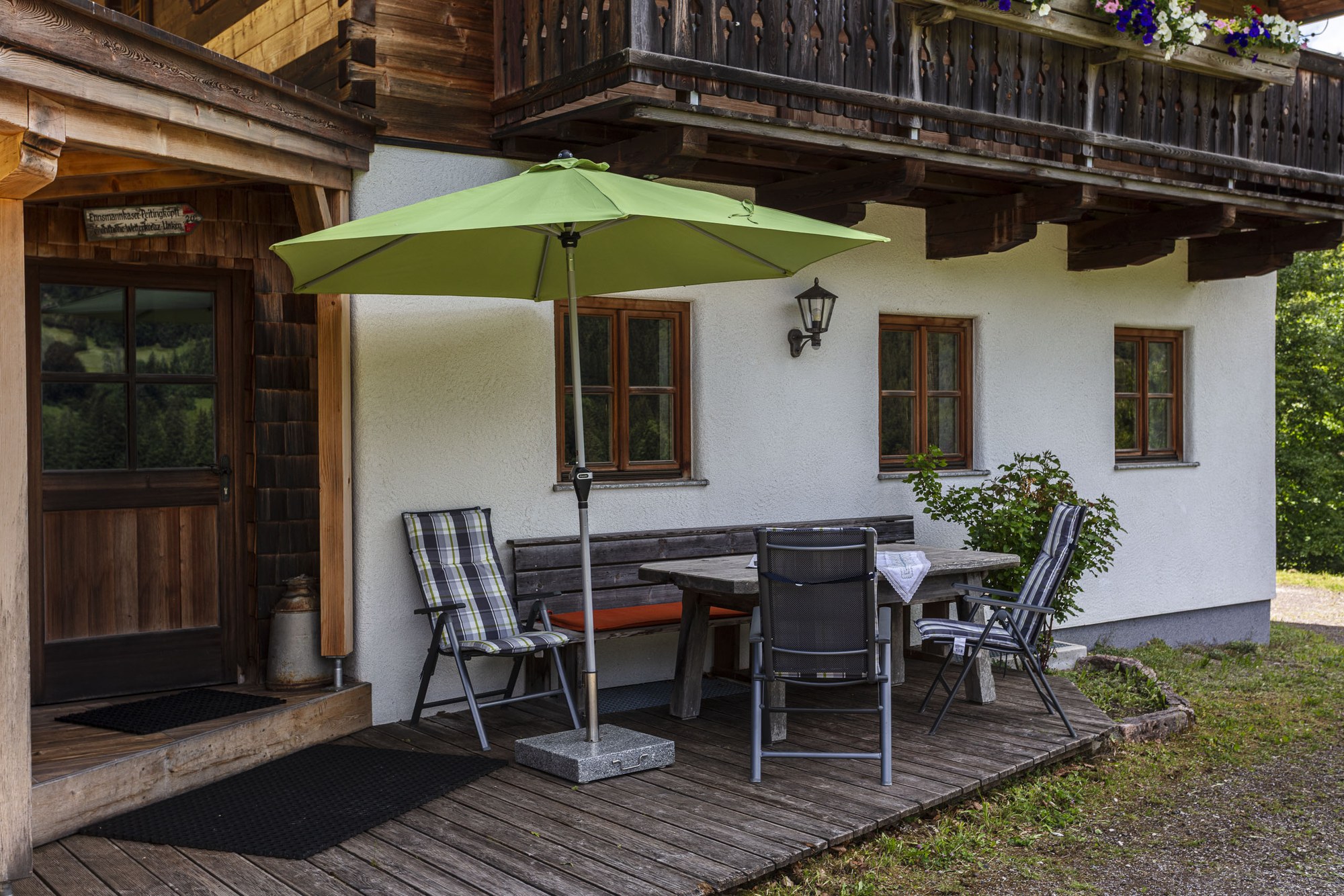Chalet Sonntagshorn Terrasse Sommer 5960