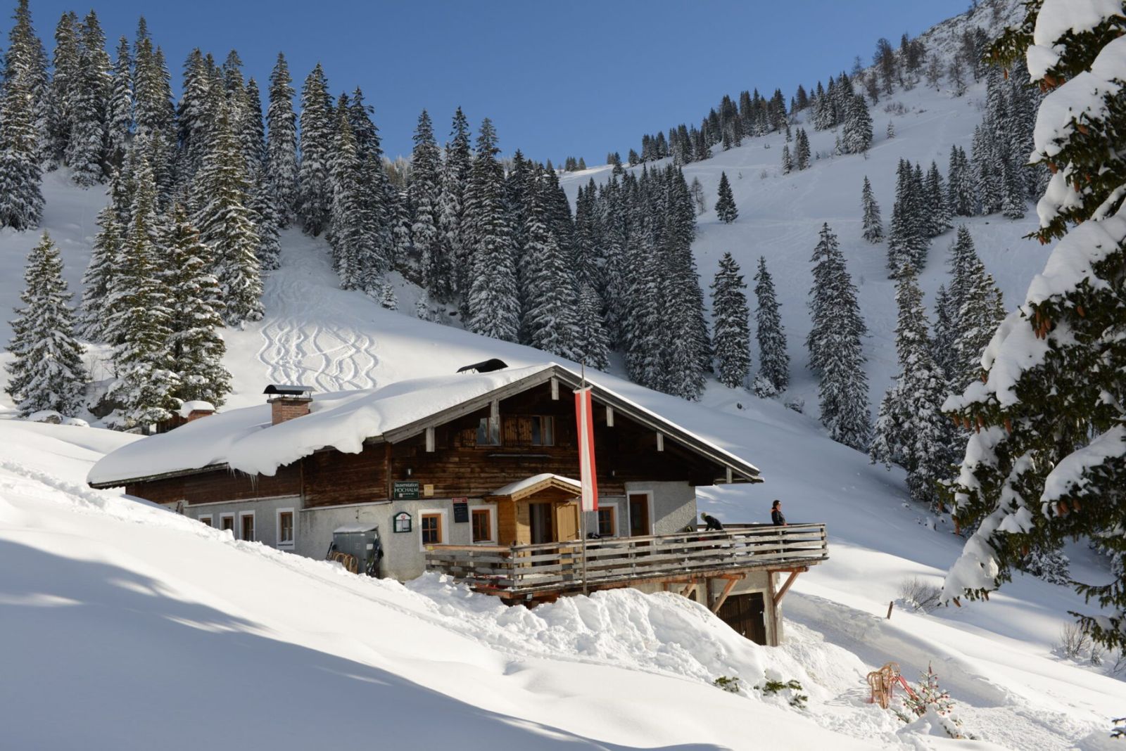 Die Jausenstation Hochalm in Unken im Winter