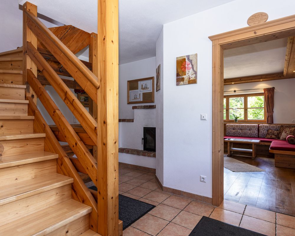 Vorhaus mit Treppenaufgang zum Obergeschoss