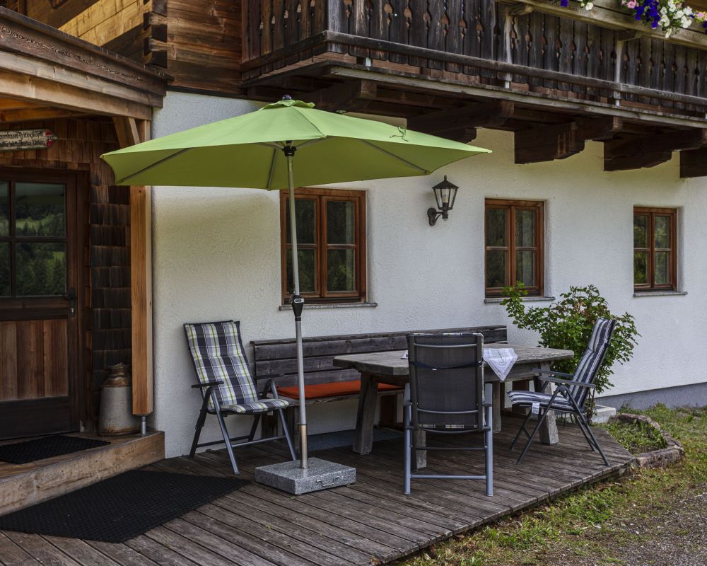 Sitzplatz vor dem Haus